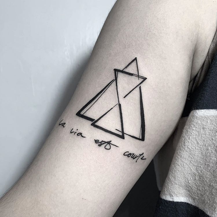 Двойной треугольник тату