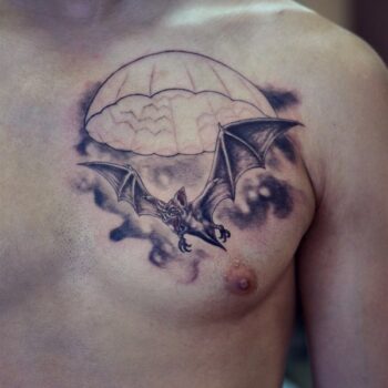 tatuirovka na grudi u parnja letuchaja mysh