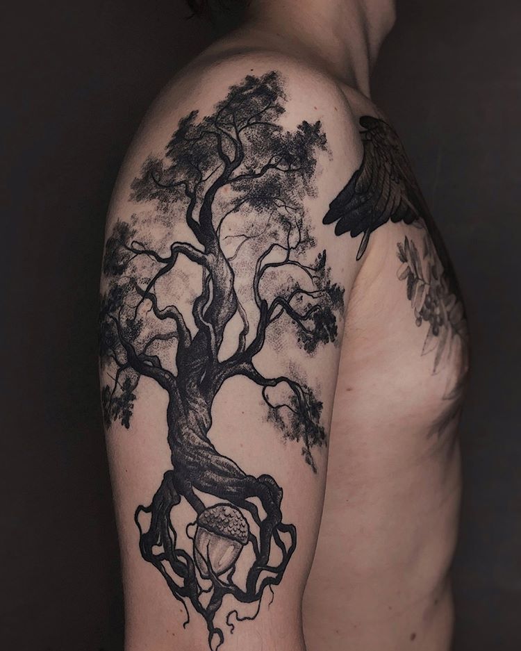 Татуировки в стиле Графика очень напоминают нарисованные деревья обычным пр...