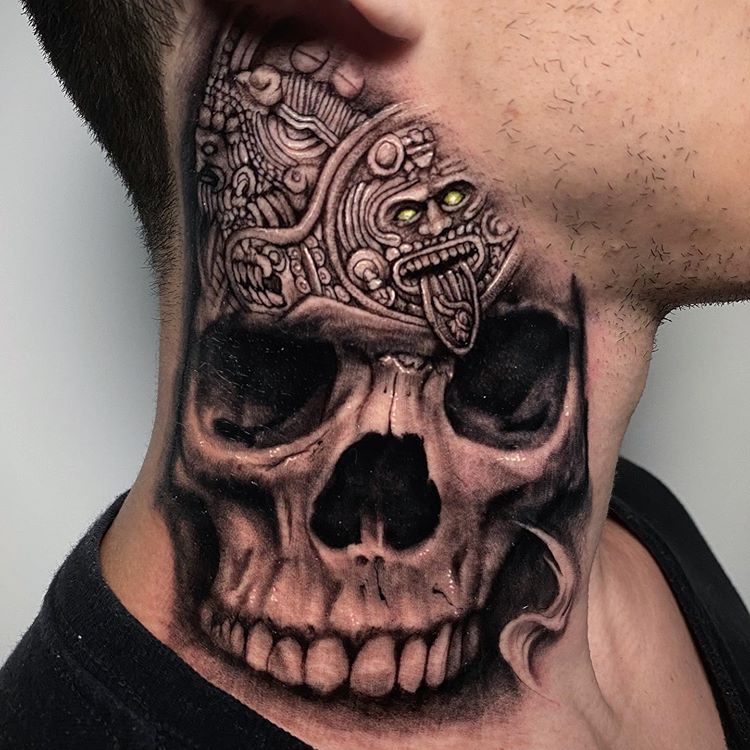 ...что его культуру переплетают с изображением черепа в татуировке. 