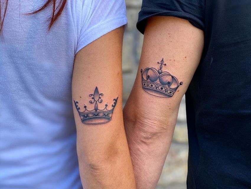 Самые популярные тату: корона на запястье